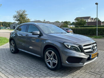 56511348-mercedes-benz-gla-2015