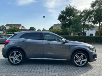 56511348-mercedes-benz-gla-2015