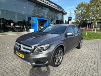 56511348-mercedes-benz-gla-2015