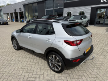 56573595-kia-stonic-2019