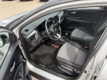 56573595-kia-stonic-2019