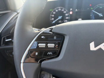 56624921-kia-niro-2026
