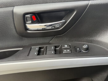 56859344-suzuki-s-cross-2021