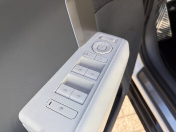 56953912-kia-ev3-2026