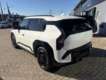 56953912-kia-ev3-2026