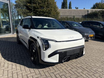 56953912-kia-ev3-2026