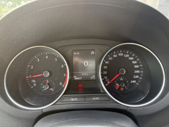56975621-volkswagen-polo-2016