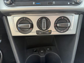 56975621-volkswagen-polo-2016