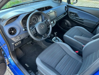 57201031-toyota-yaris-1-5-hyb-bi-tone-2017