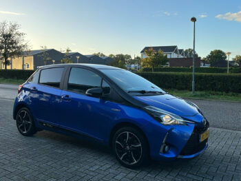 57201031-toyota-yaris-1-5-hyb-bi-tone-2017