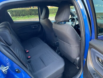 57201031-toyota-yaris-1-5-hyb-bi-tone-2017