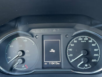 57201031-toyota-yaris-1-5-hyb-bi-tone-2017