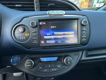 57201031-toyota-yaris-1-5-hyb-bi-tone-2017