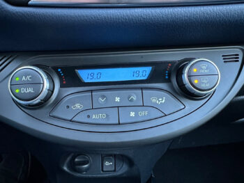 57201031-toyota-yaris-1-5-hyb-bi-tone-2017
