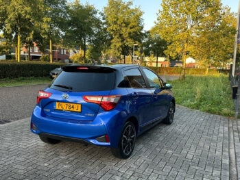 57201031-toyota-yaris-1-5-hyb-bi-tone-2017