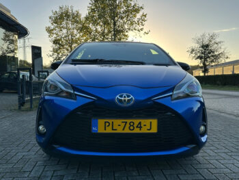 57201031-toyota-yaris-1-5-hyb-bi-tone-2017