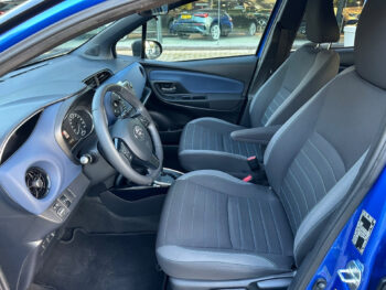 57201031-toyota-yaris-1-5-hyb-bi-tone-2017