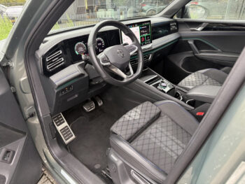 57320525-volkswagen-tiguan-1-5-etsi-r-line-pano-black-pakket-360-dealeronderhouden-nl-auto-2024
