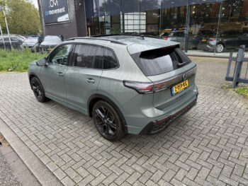 57320525-volkswagen-tiguan-1-5-etsi-r-line-pano-black-pakket-360-dealeronderhouden-nl-auto-2024